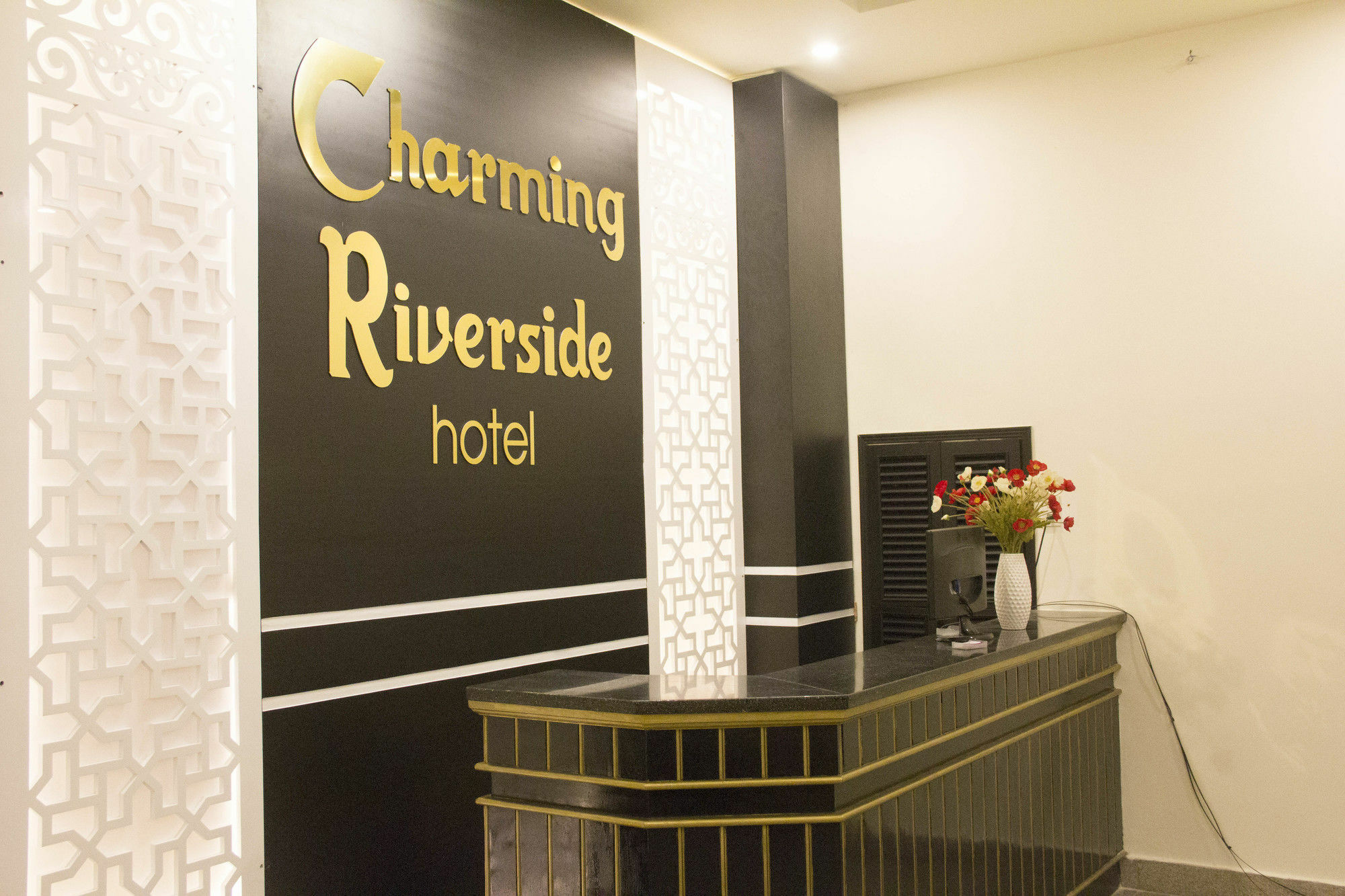 Charming Riverside Hotel Hue Zewnętrze zdjęcie